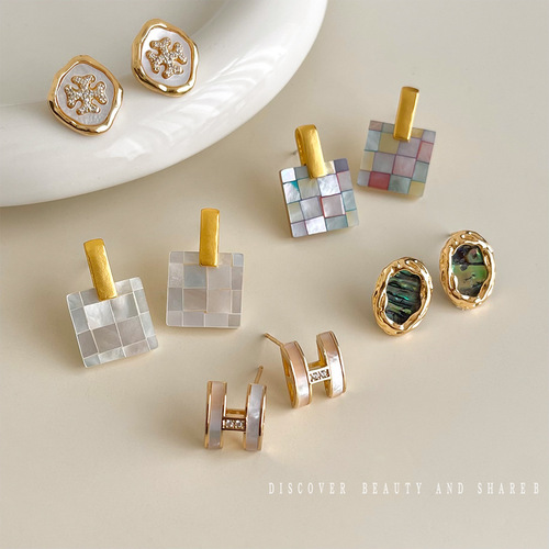 Handmade natural mother-of-pearl earrings for women, niche design, exquisite zircon earrings, light luxury, high-end, and temperament earrings.