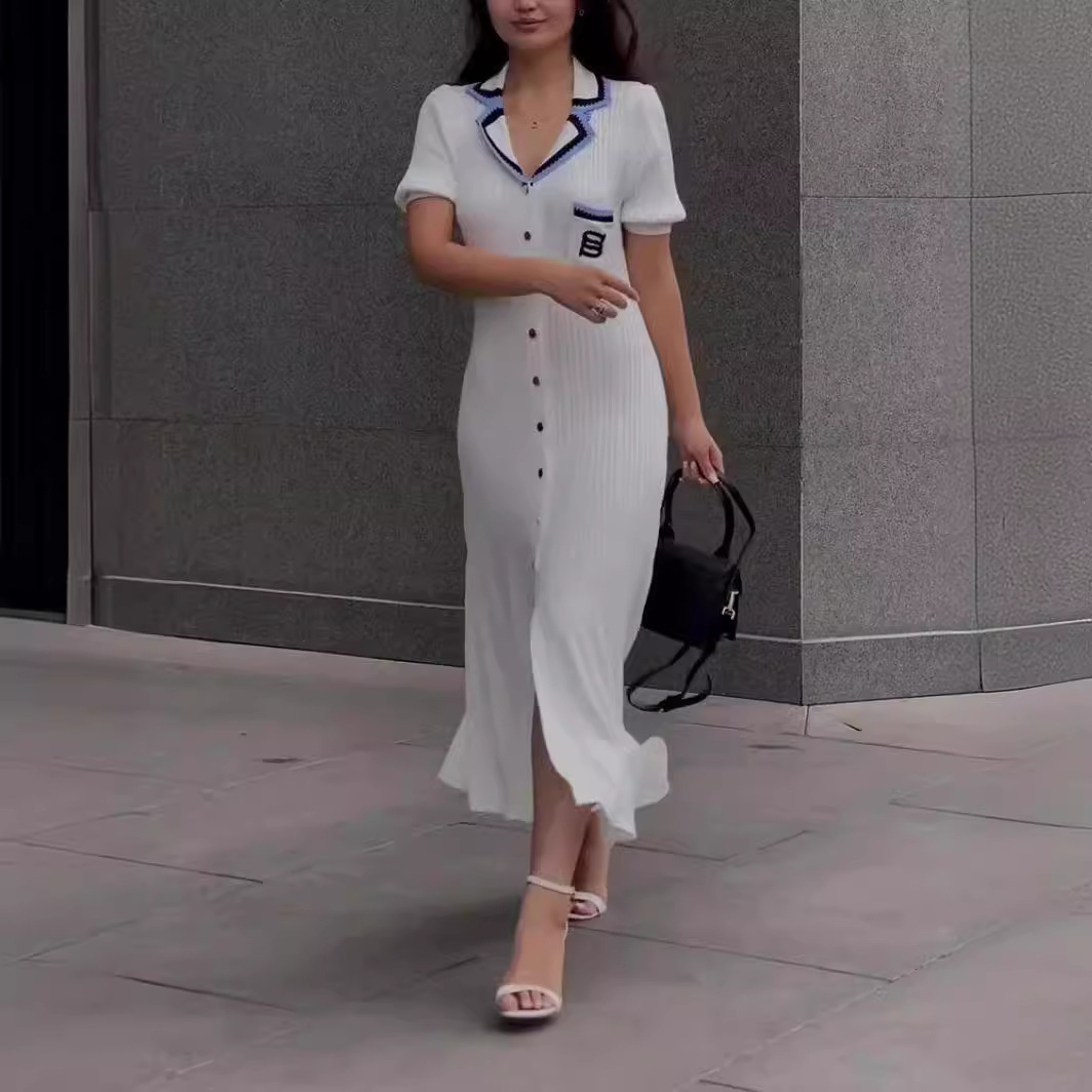 Robe pull en maille avec broderie lettre et col à la taille_voghion.com