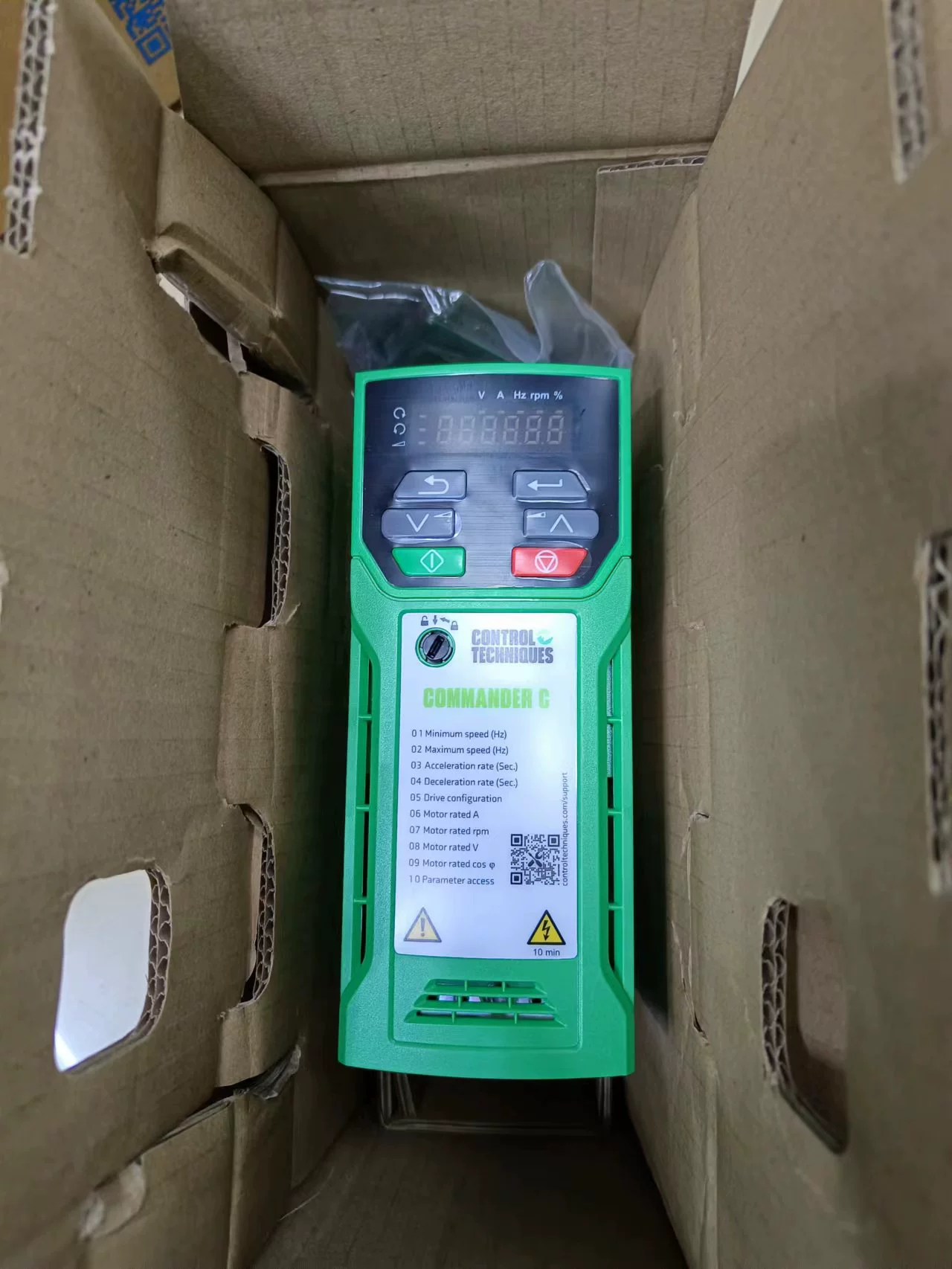 Emerson CT инвертор C300-02400041A10100AB100 новую гарантию на один год