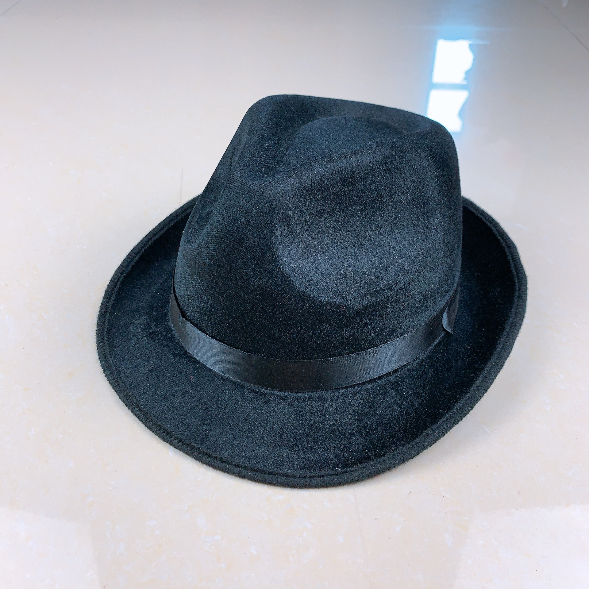 Sombrero de jazz personalizado de fábrica Sombrero de copa de color sólido de fieltro de estilo británico para hombres y mujeres Sombrero para el sol rizado para parejas
