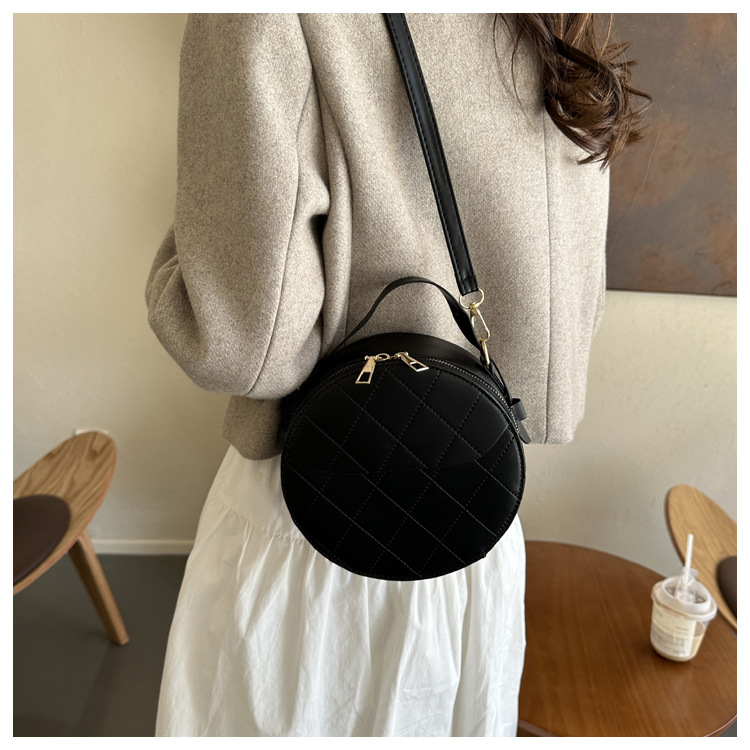 Femmes Petit Faux Cuir Couleur Unie De Base Couvercle Rabattable Cercle Sac display picture 8