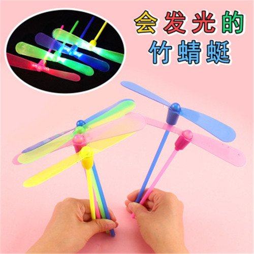 Street stall square hot selling luminous bamboo dragonfly flying fairy flying leaf kindergarten small gifts 80s nostalgic toys