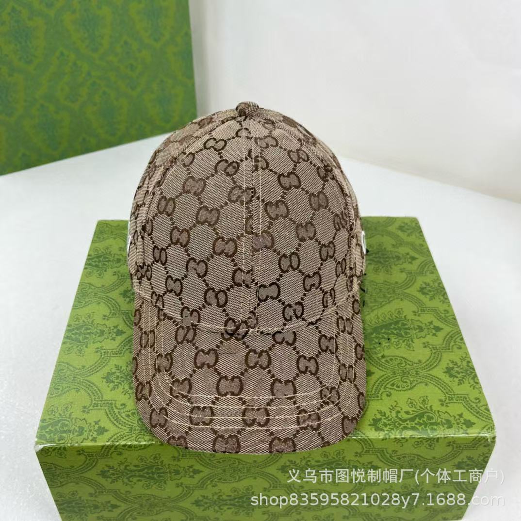 Gucci GG Canvas Cap Beige