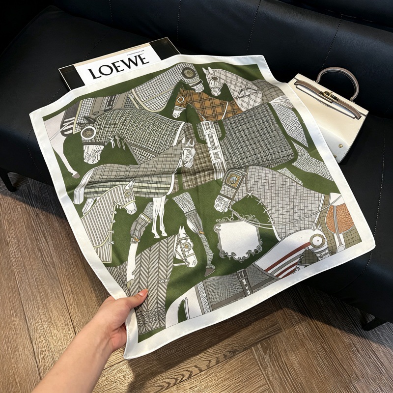 Colección 70*70 nuevo estilo bufanda de seda azul sensación de alta calidad imitación bufanda cuadrada de seda moda todo-fósforo bolsa atada bufanda de pelo