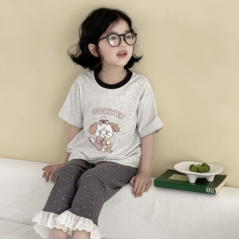 子供の夏の部屋の服のセットの男女の子供の漫画のレースの薄いタイプの半袖のパジャマのエアコンの服の親子のセット|undefined