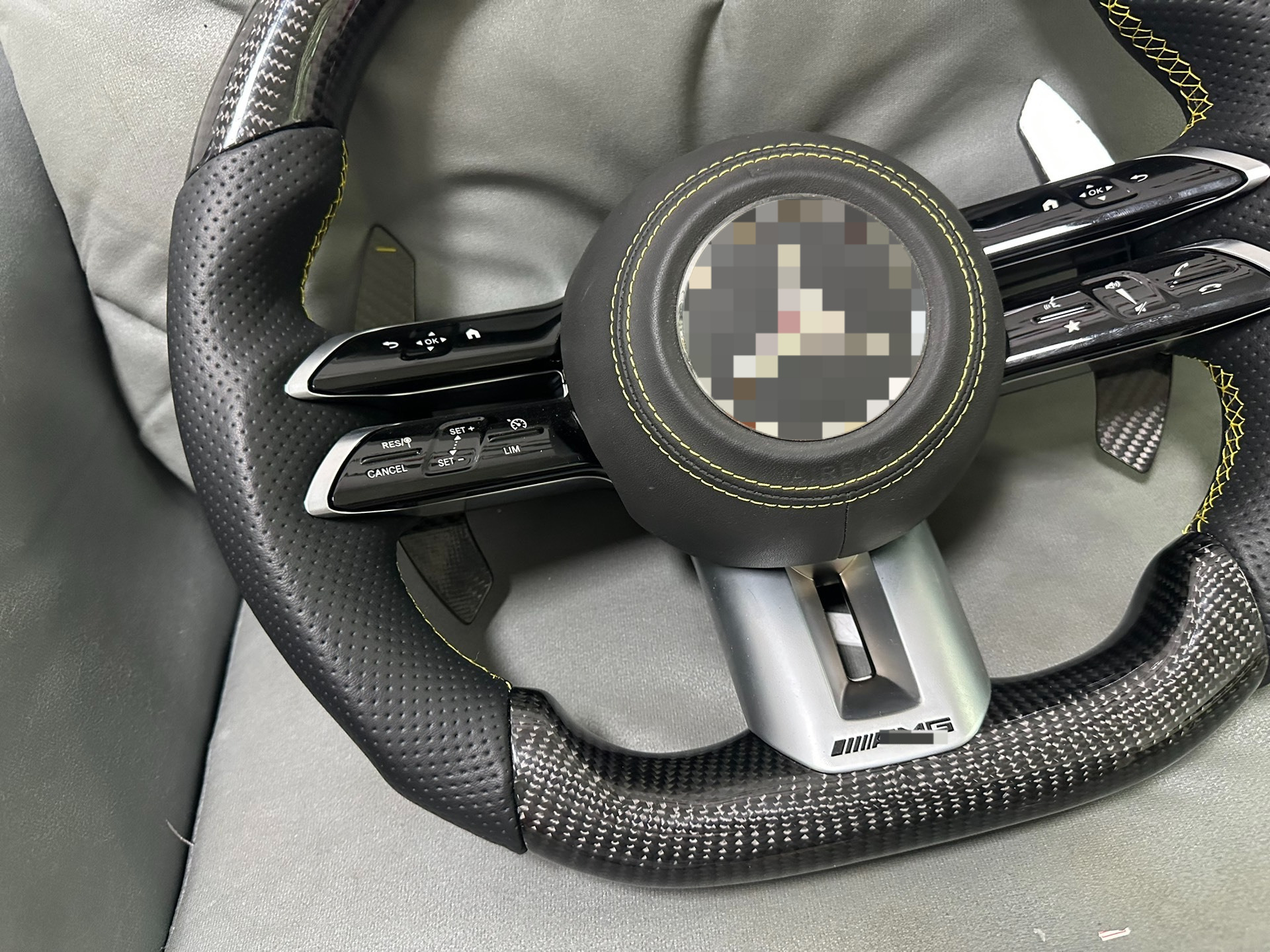 Suitable for Mercedes-Benz Dragonfly AMG steering wheel assembly, GLC260, GLB, E-Class, CLA, all older models upgraded to carbon fiber