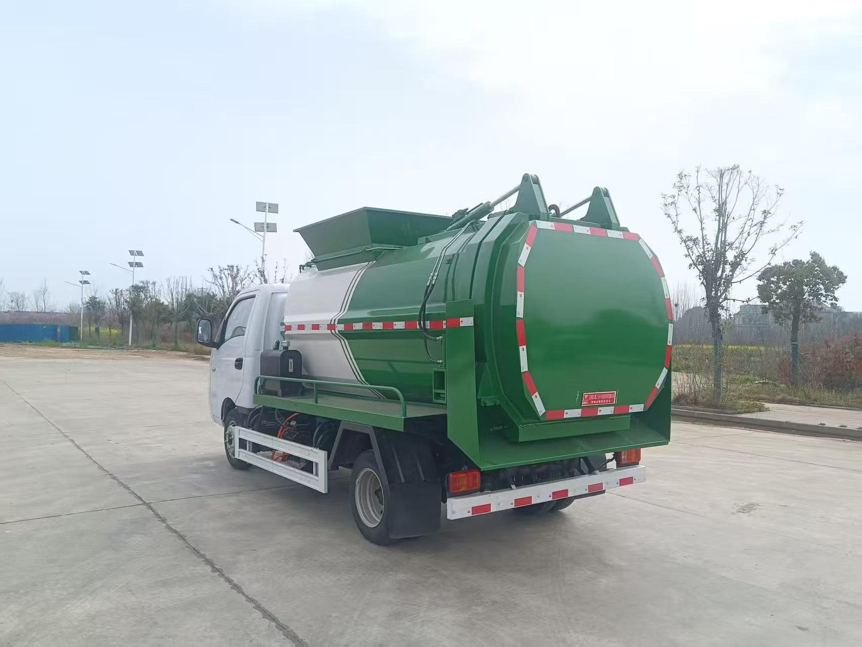 Dongfeng Kapt 5-cubic-meter pure electric food waste truck, blue license plate, Class C driver's license, silent and eco-friendly, for property management canteens