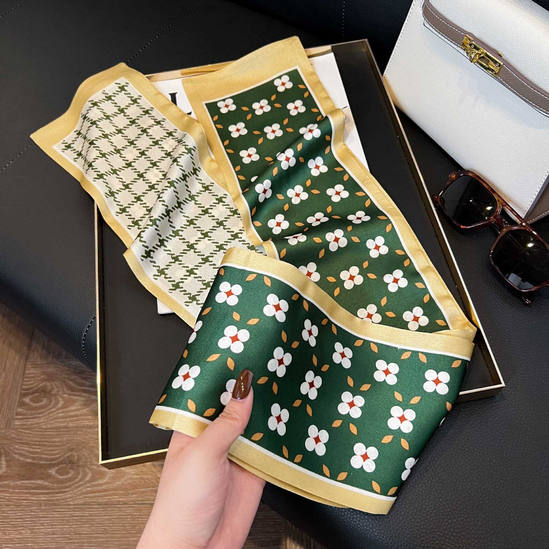 Nueva bufanda de seda pequeña banda larga estrecha para el cabello mujer estilo primavera y otoño moda madre bufanda estilo verano estilo fino serpentina bufanda al por mayor