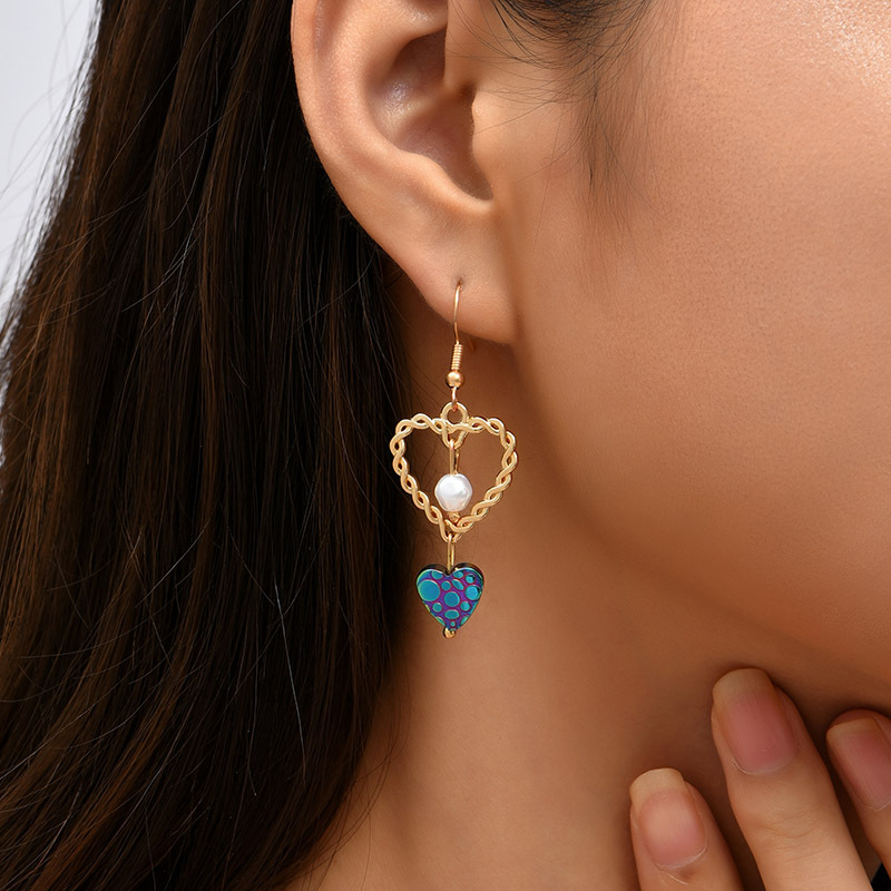 Korean Style Heart Pearl Trend Stone Earrings Creative Earrings Jewelry display picture 2