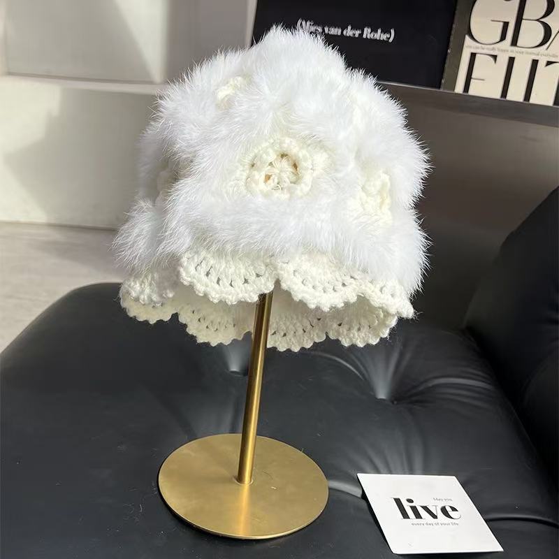 Single-sided hooked hat-white