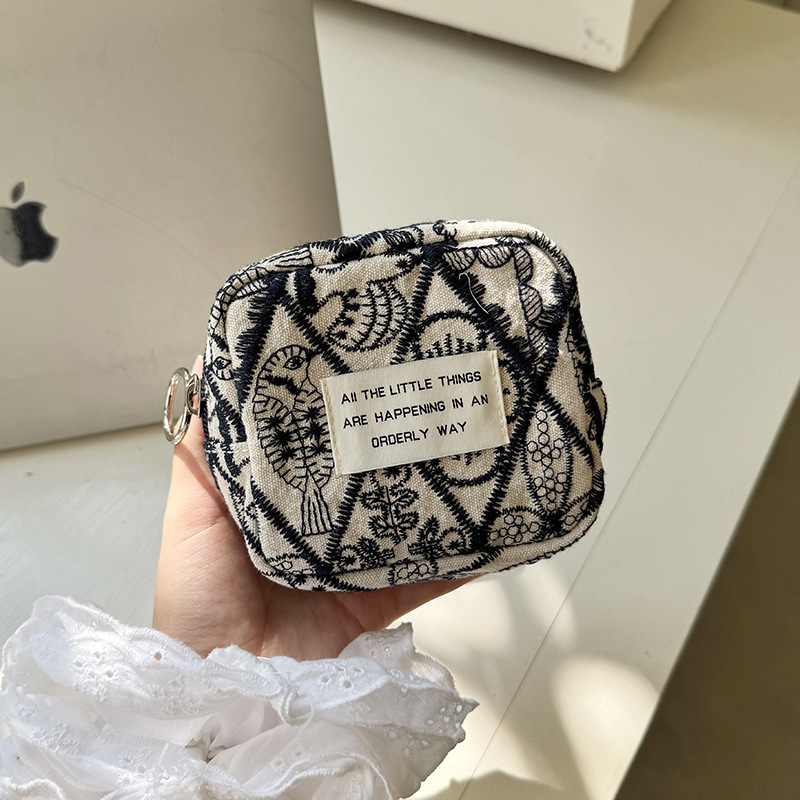 国境を越えたアマゾン刺繍カードバッグ生理用ナプキン収納バッグミニ化粧バッグ多機能口紅包|undefined