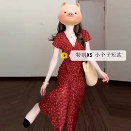 法式气质红色V领碎花连衣裙子女夏季高级感超火别致独特小众长裙