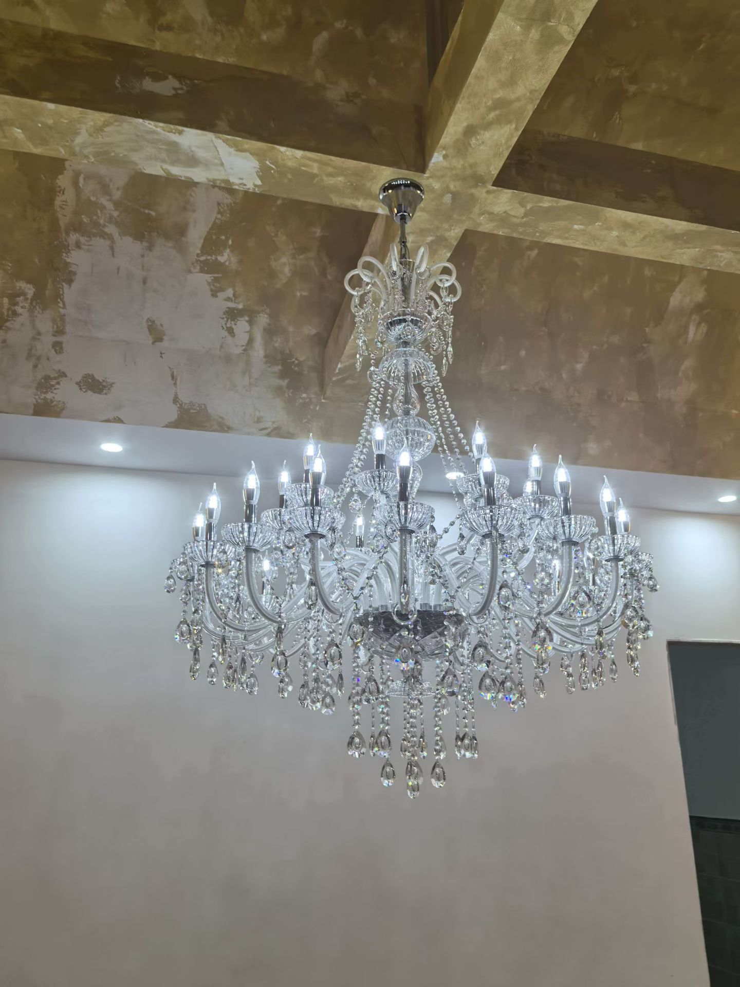 Lámpara de araña de cristal estilo francés para sala de estar, lámpara LED moderna de lujo ligero para dormitorio o estudio, lámpara de boda sencilla y elegante para hotel o palacio.