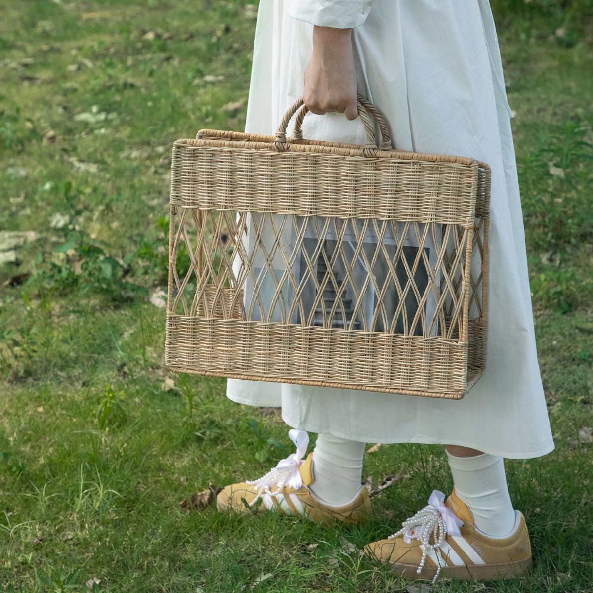 Cesta de libro portátil de tela de caña personalizada Cesta de almacenamiento de periódicos tejidos a mano Cesta de almacenamiento de libros de revista portátil