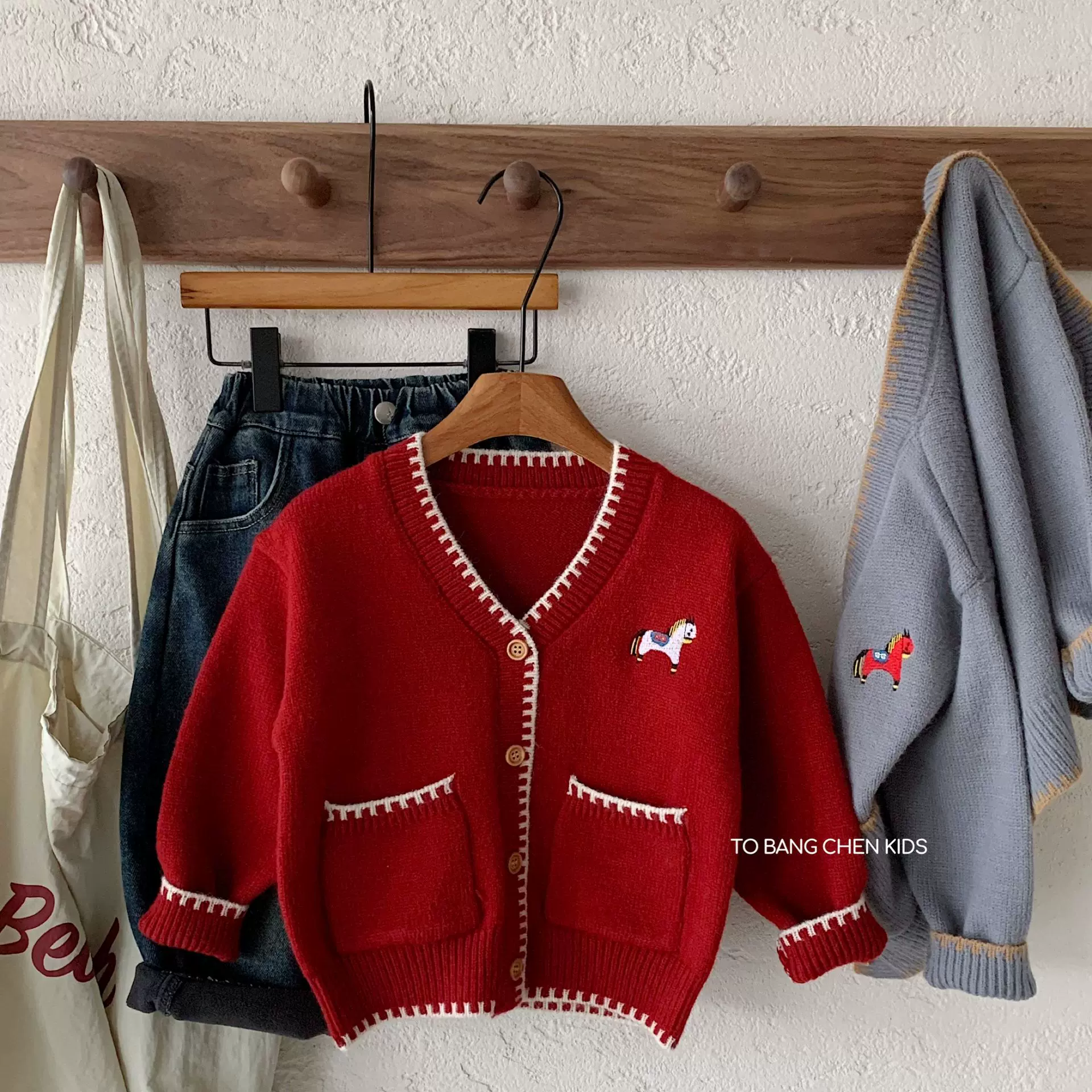 邦诚儿童针织开衫2025冬季新款男女童刺绣小马新年红色毛衣潮批发
