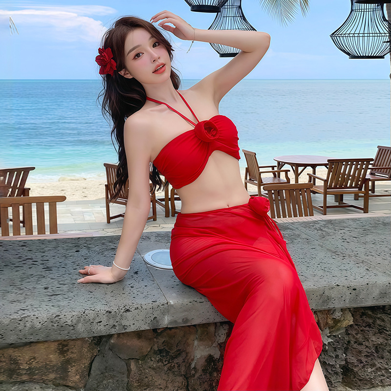 Felrode halterbikini voor dames, tweedelig badpak met rokje. Elegant, geschikt voor kleine bustes. Ideaal voor warmwaterbronnen en het strand._voghion.com