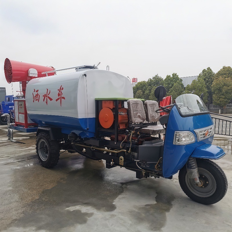 Export electric three-wheeled sprinkler truck for construction sites, new energy dust removal high-pressure cleaning vehicle, new offer