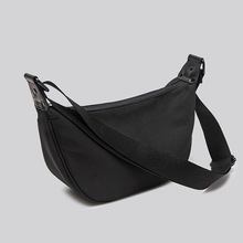 广州包包2025新款秋冬帆布包单肩女包腋下包大容量斜挎休闲胸包