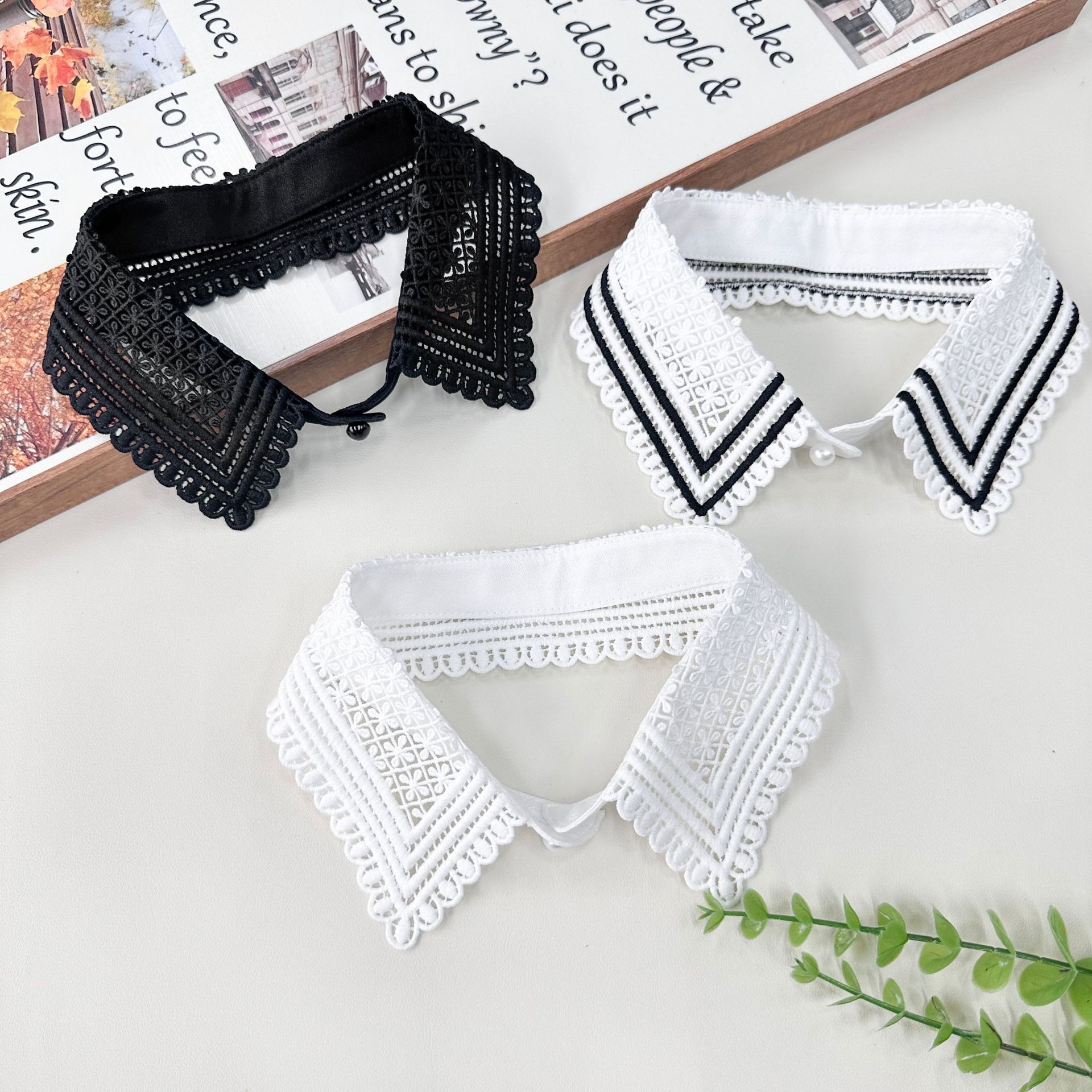 Botón frontal bordado soluble en agua falso cuello de moda hueco cuello tridimensional con suéter camisa falda en stock al por mayor