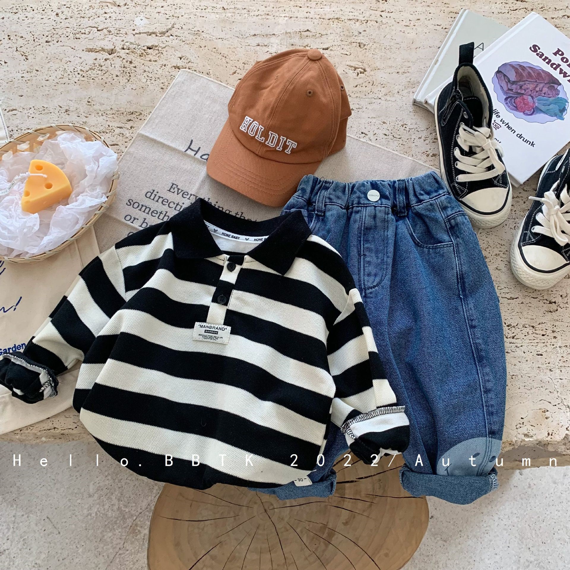 [One-piece fleece with back collar] Boy's long-sleeved polo shirt, autumn and winter color-blocked collared top, pullover style.