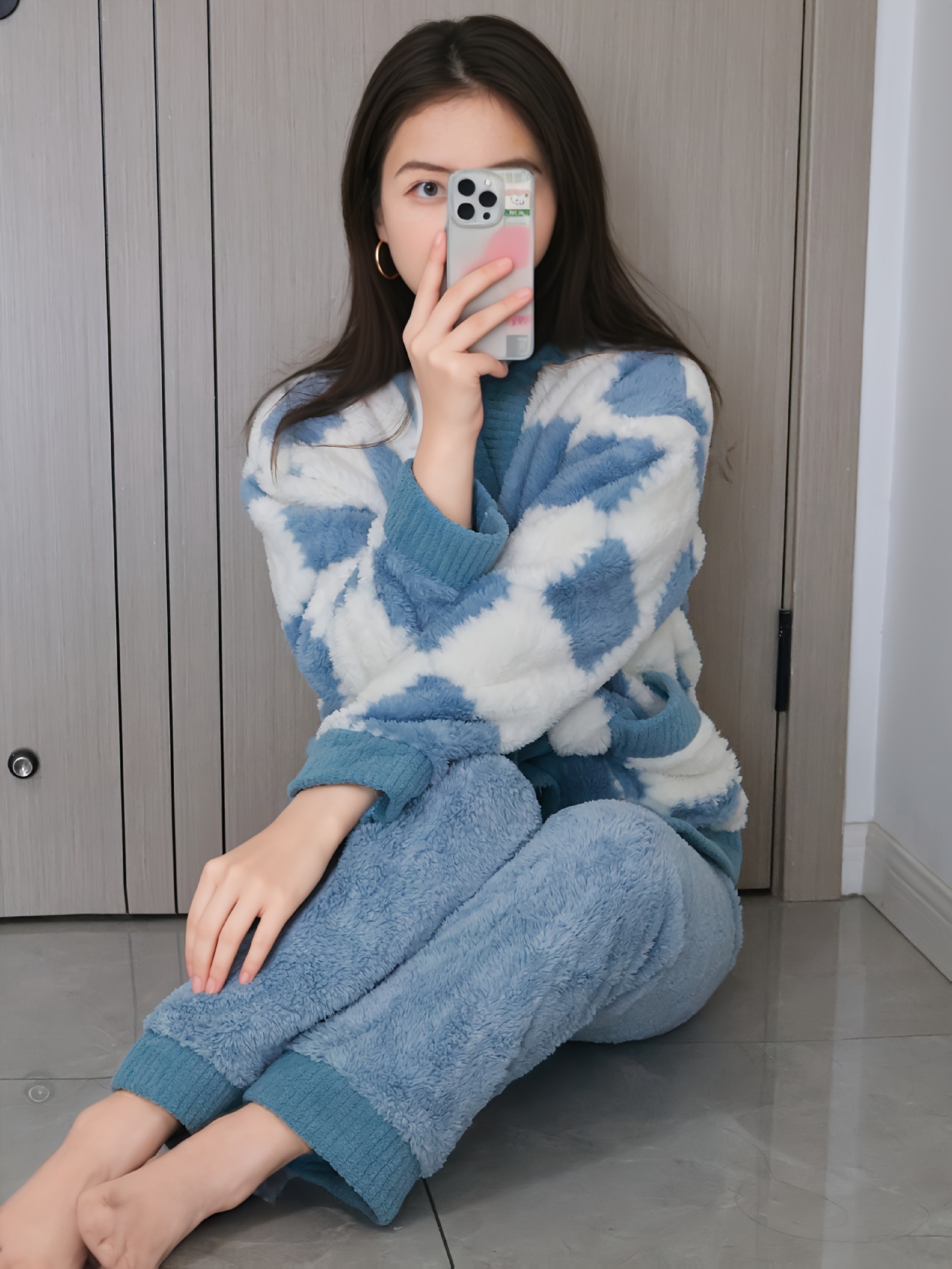 traje a cuadros azul