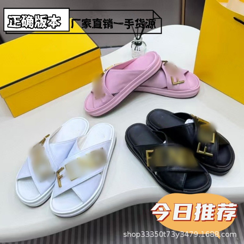 外贸2025新款F家厚底平底拖鞋时尚面包交叉单鞋金属扣凉鞋沙滩鞋