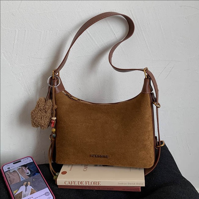 Bolso de mano esmerilado transfronterizo bolso de brazo universal mujeres otoño y invierno 2025 nuevo retro bolso de hombro bolso de viaje
