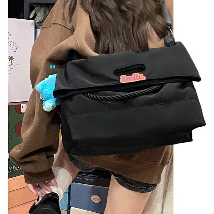 Borsa a tracolla larga in corda spessa versione coreana 2024 nera grande capacità per pendolari, tracolla versatile da lavoro_voghion.com