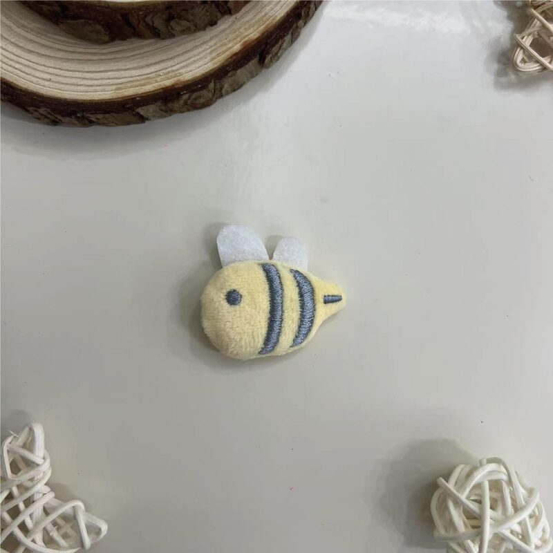 漫画ぬいぐるみ子猫かわいい魚と蜂ブローチヘアピン日本の子供用アクセサリー衣類バッグ多用途|undefined