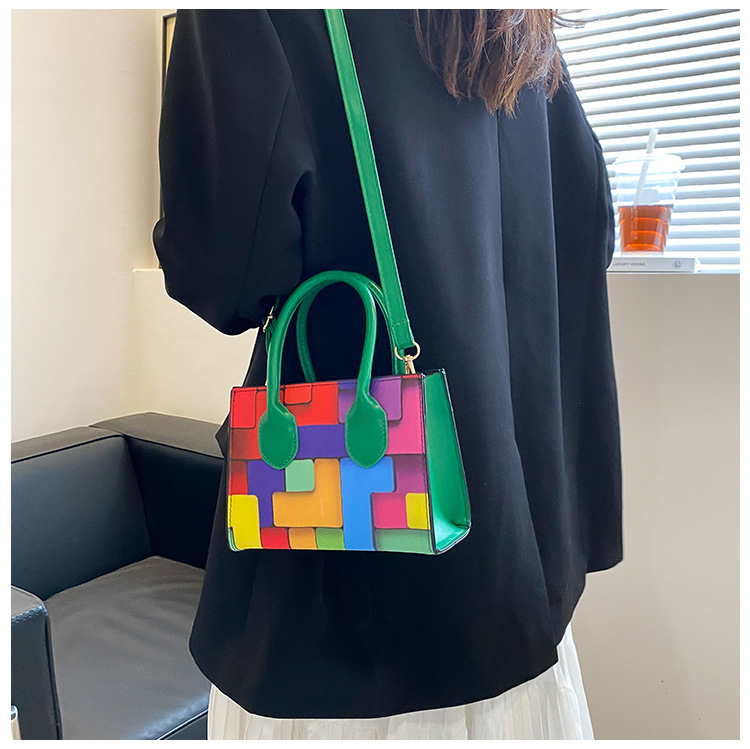 Contrasting Color Stitching Autumn 2021 New Wave Fashion Shoulder Bag display picture 17