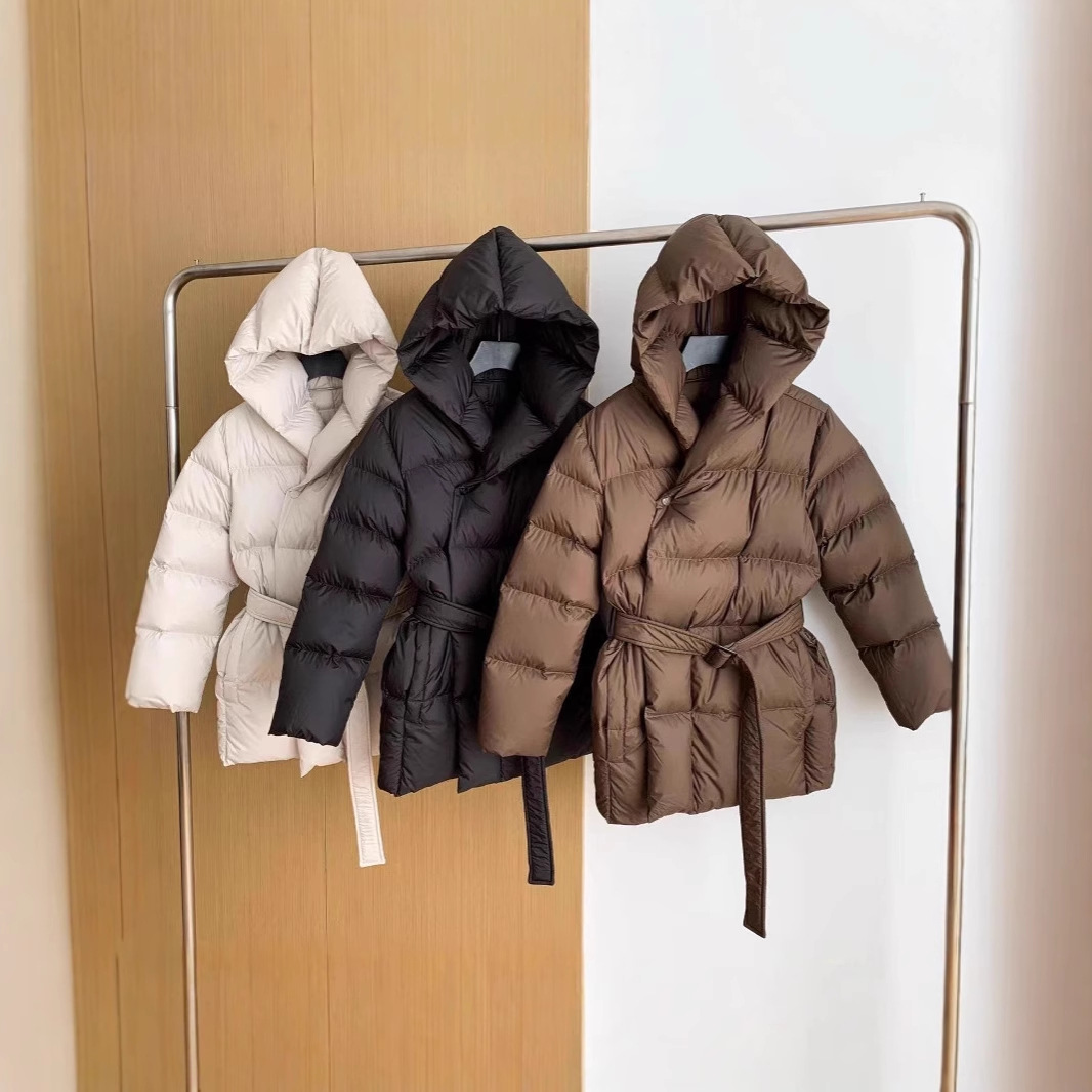 Waist-Slimming Down Jacket For Women, Hooded Short Style, 90% White Duck Down, Thickened, High-End Feel, Elegant Winter_voghion.com