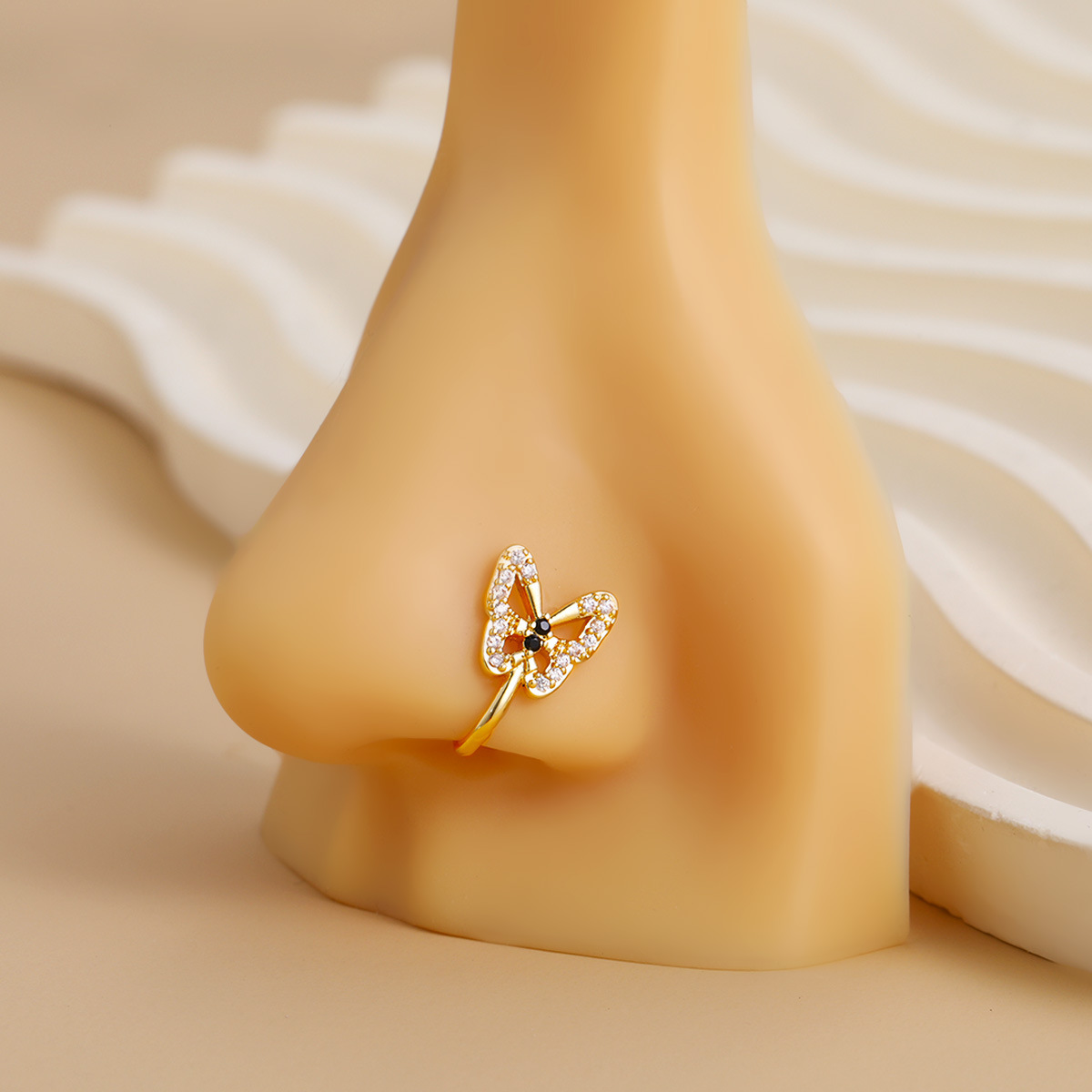 Gioielli transfrontalieri in stile europeo e americano, semplici fermagli a forma di U con strass a forma di farfalla, personalità e moda_voghion.com