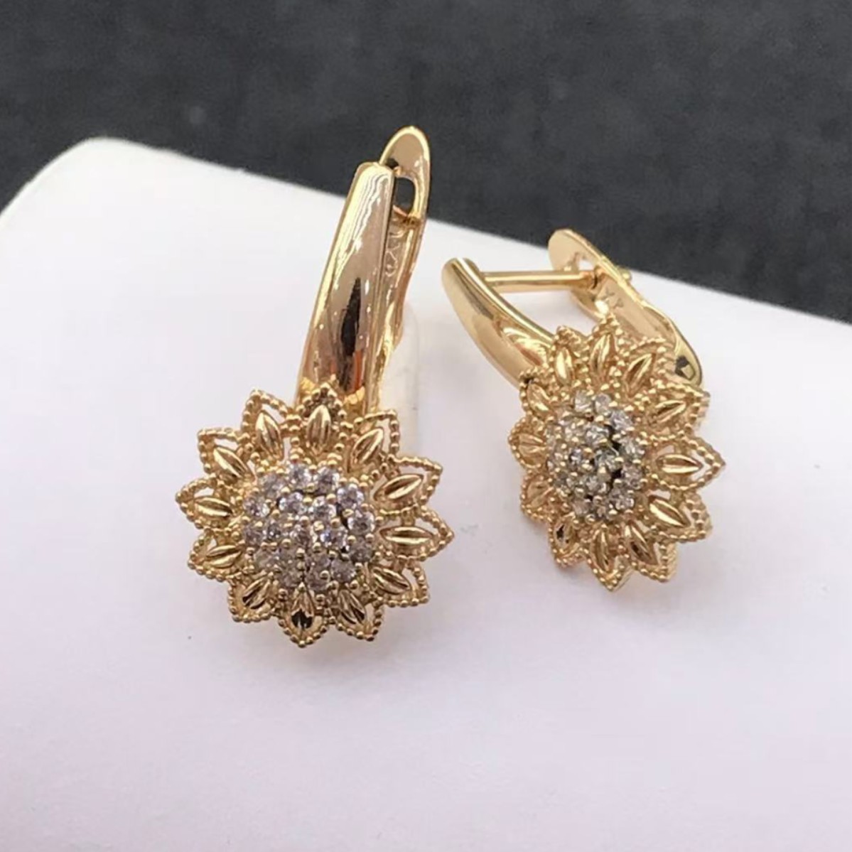 Pendientes de Oreja Estilo Ruso Vintage con Baño de Oro de 18k de Xuping, Incrustados con Circonita, Elegantes