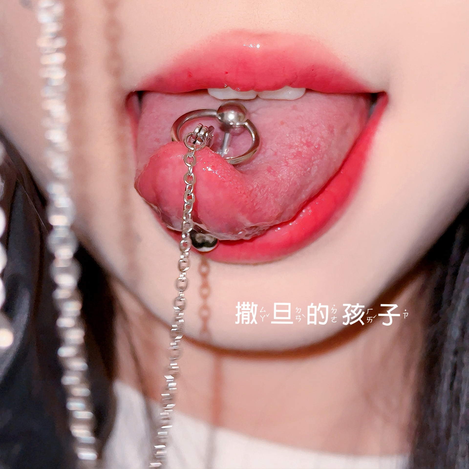 Silver pointed spike labret stud material detail