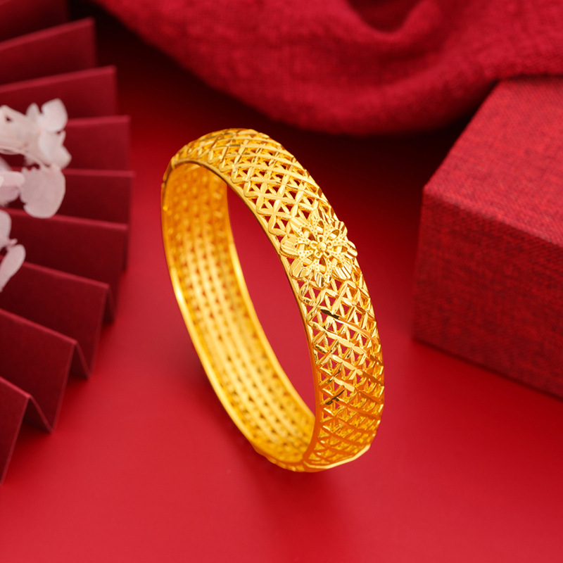 Vintage tallado hueco flor pulsera ancho hombres y mujeres pulsera de aleación de cobre imitación tejida estilo nacional ingeniosa fábrica al por mayor