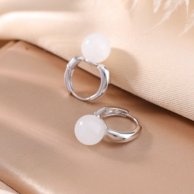 Bông tai kẹp bạc S925 đính ngọc trắng Hetian hạt tròn phong cách đơn giản thời trang — Một cặp