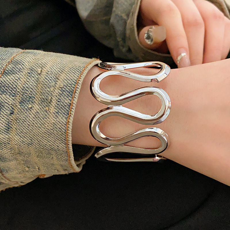 Elegant Exaggerated Geometric Alloy Bangles Wholesale display picture 6