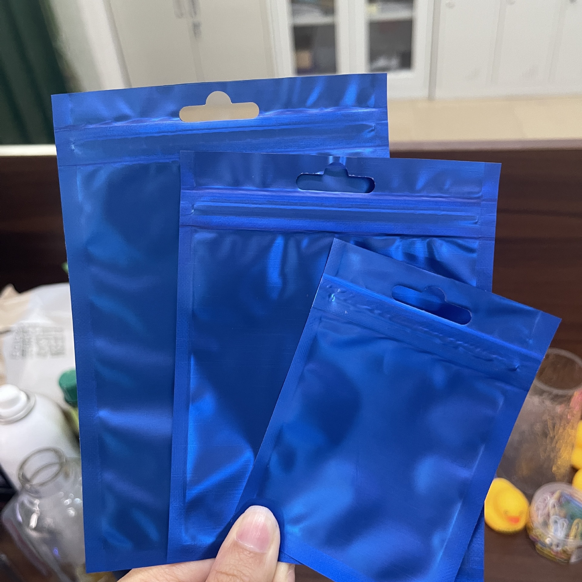 Simple Style Solid Color Matte Aluminum Plastic Storage Bag display picture 4