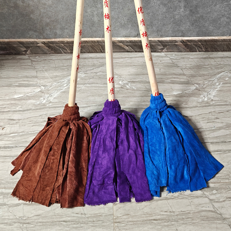 Manufacturer Wholesale Old-Fashioned Wooden Handle Towel Mop for Household Cleaning, Floor Mopping, Hotel, Property Management, and Supermarkets