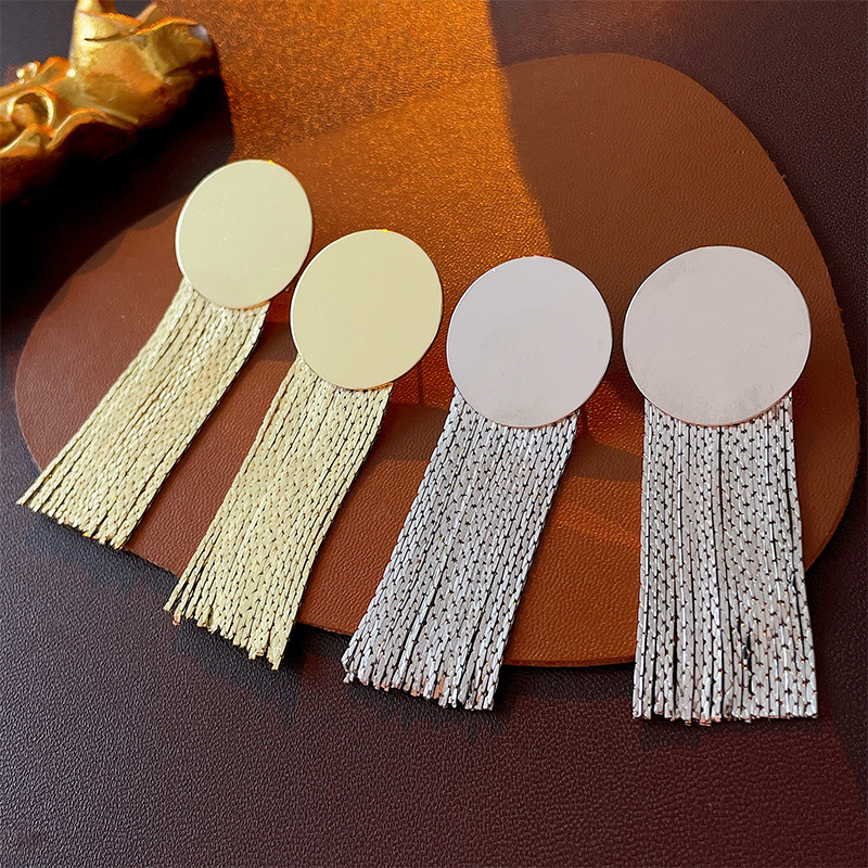 Aguja de plata círculo borla línea pendientes europeos y americanos exagerados de alta gama pendientes personalizados pendientes de moda pendientes elegantes al por mayor