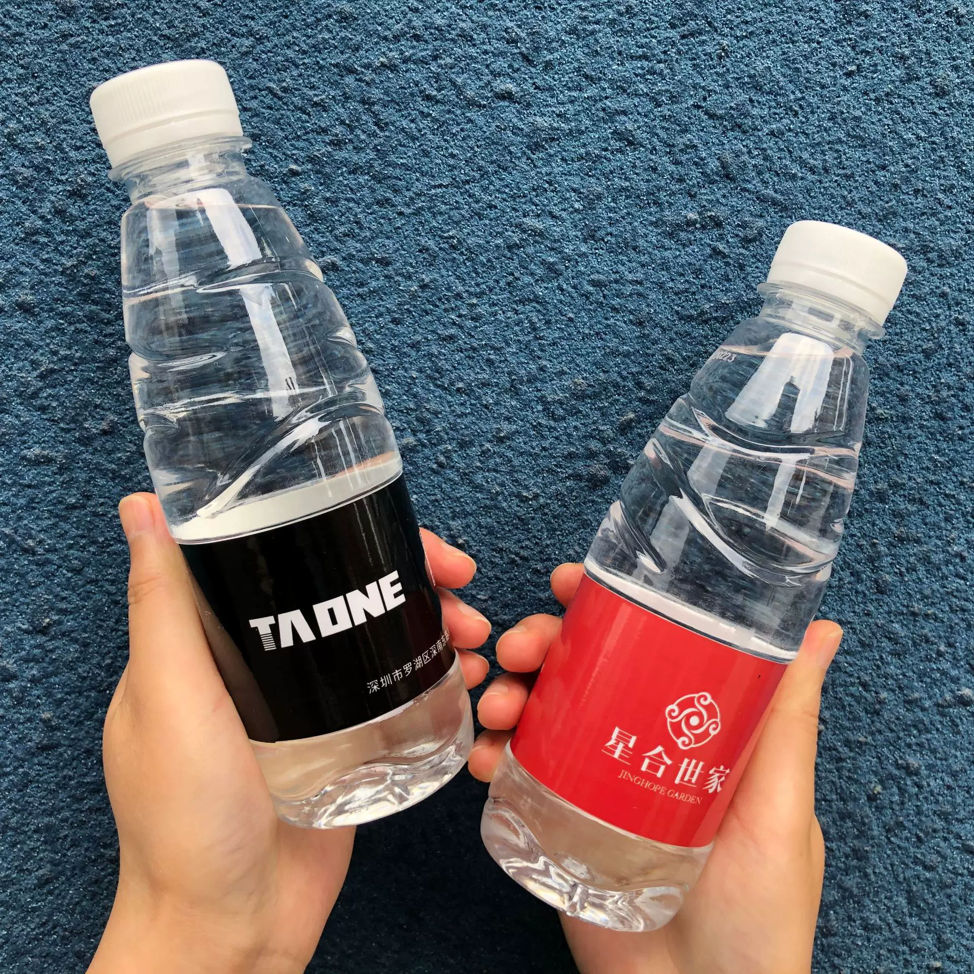 工厂加工贴牌定制矿泉水logo瓶装水批发饮用纯净水企业活动定制水