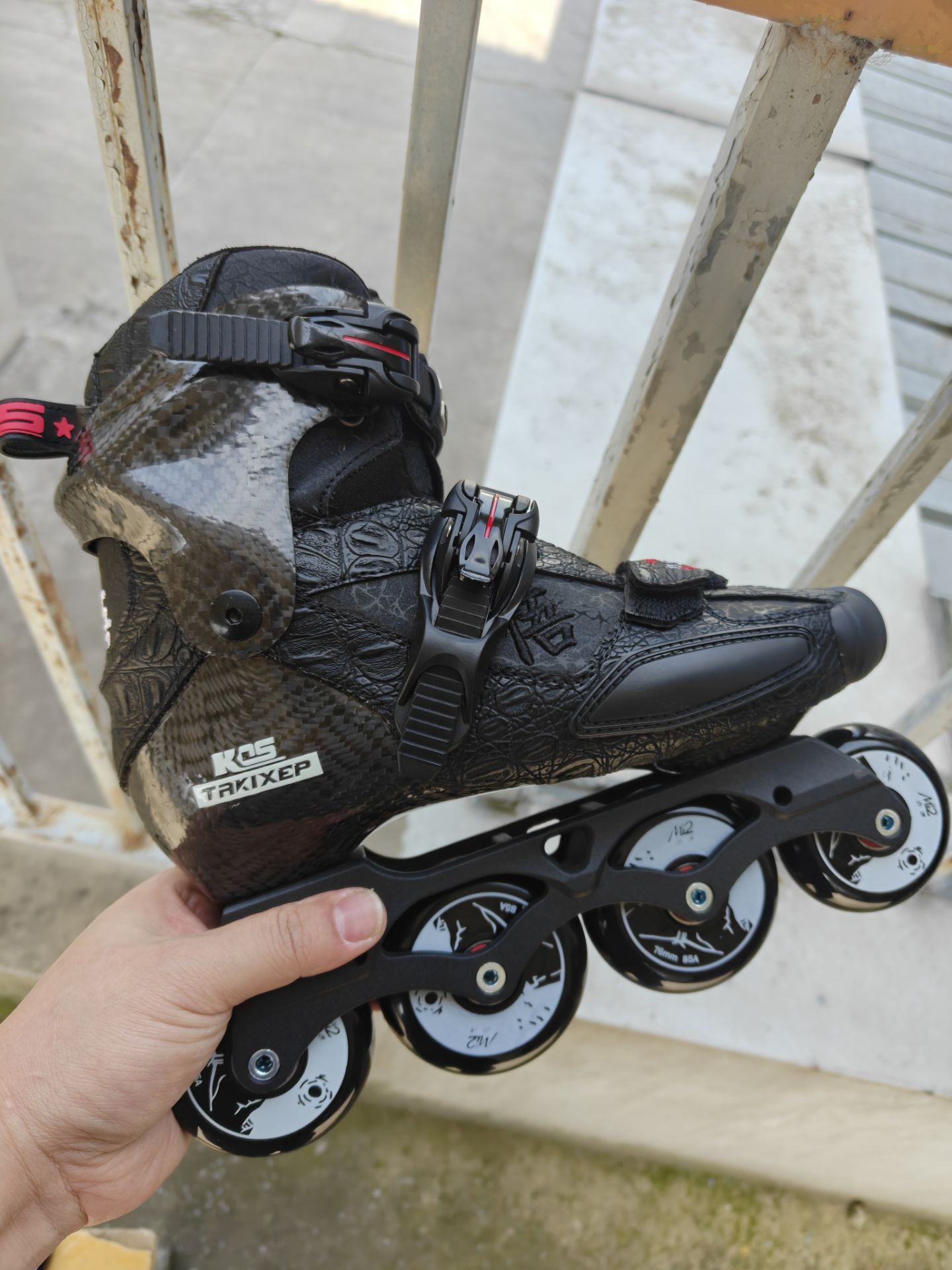Professional roller skates for men and women for adults carbon fibre
