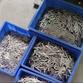 金属工艺品;铅及铅合金材;服饰箱包五金