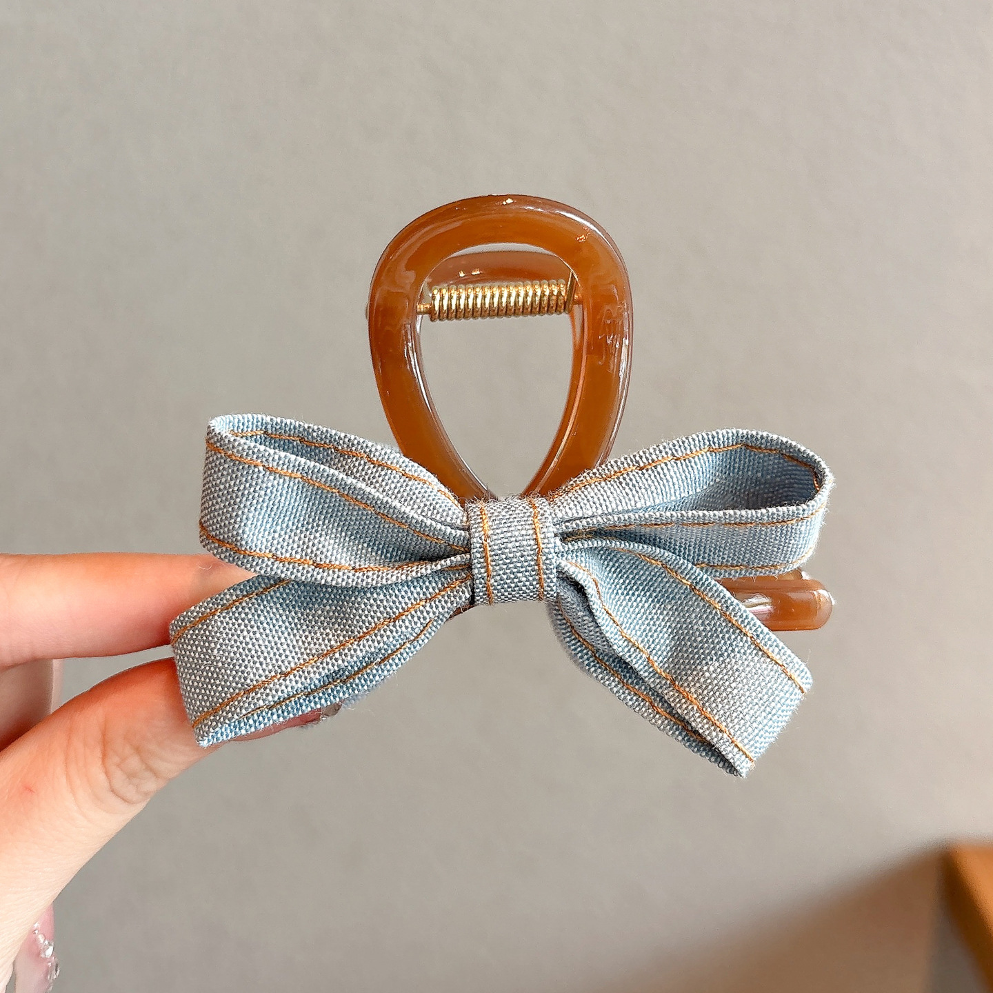 Menos volumen de cabello, clip de agarre femenino, sentido avanzado 2025, nueva horquilla para el cabello en la parte posterior de la cabeza, clip mediano de tiburón, tocado, horquilla