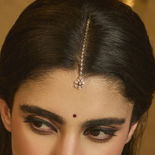 �羳����ü�ĉ������L���sӡ�Ȼ�Y�^���ˮ����Maang Tikka