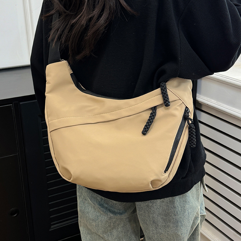 Beliebte Umhängetasche aus Nylonstoff für Damen in diesem Jahr, neue lässige Schultertasche für Studenten 2025, Dumpling Bag für Pendler_voghion.com