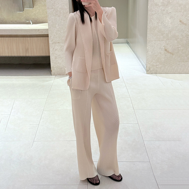 Miyake Two-Piece Set Stylish and Fashionable Elegant Commuter Casual Blazer Versatile Wide-Leg Straight Pants Miyake Two-Piece Set Stylish and Fashionable Elegant Commuter Casual Blazer Versatile Wide-Leg Straight Pants