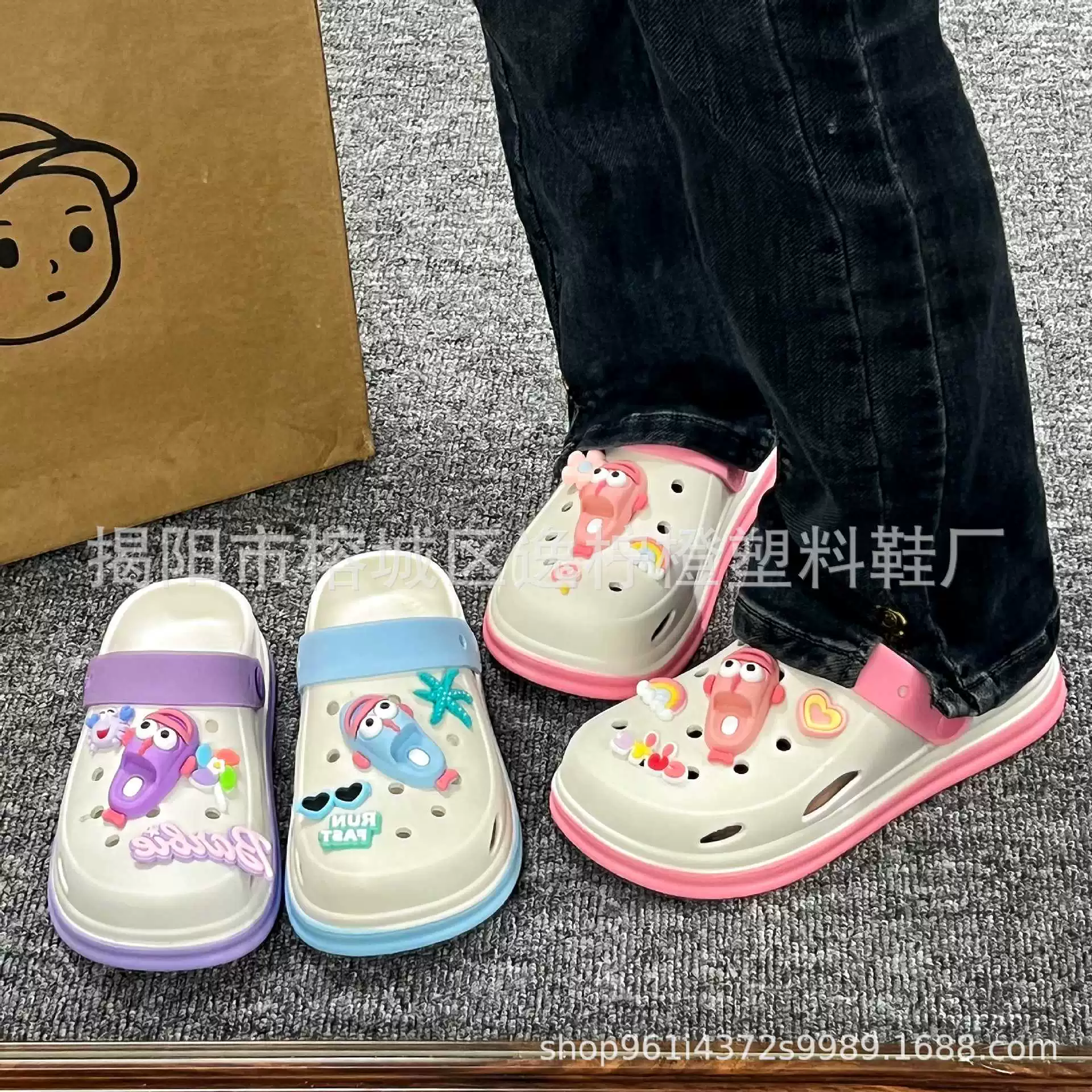 Обувь с толстым дном для женщин 2025 летний мультфильм милый студент наполовину тапочки носить на пляже Баотоу холодные тапочки