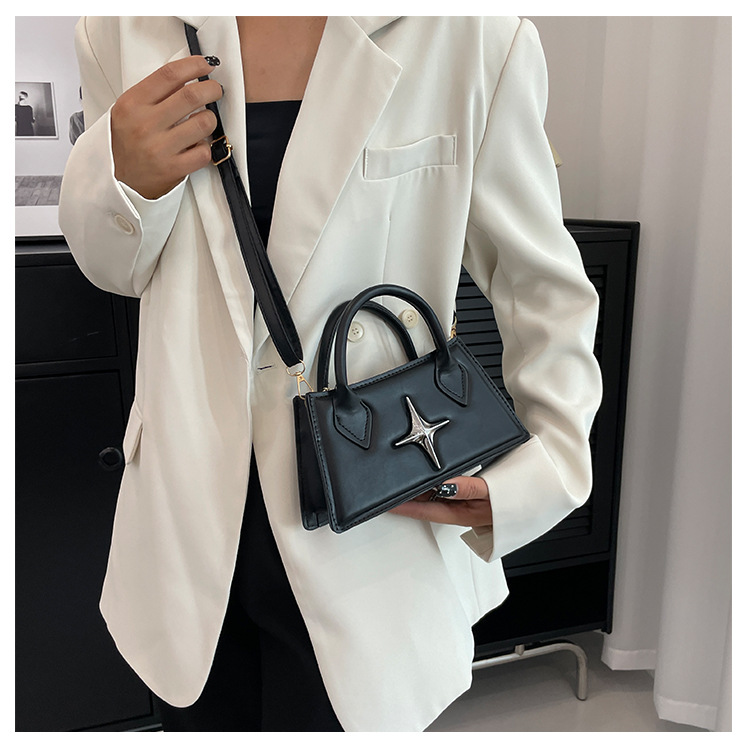 Semplice nuovo stile estivo 2023, popolare quest'anno, borsa quadrata piccola a tracolla portatile da pendolarismo casual in stile occidentale per donna_voghion.com