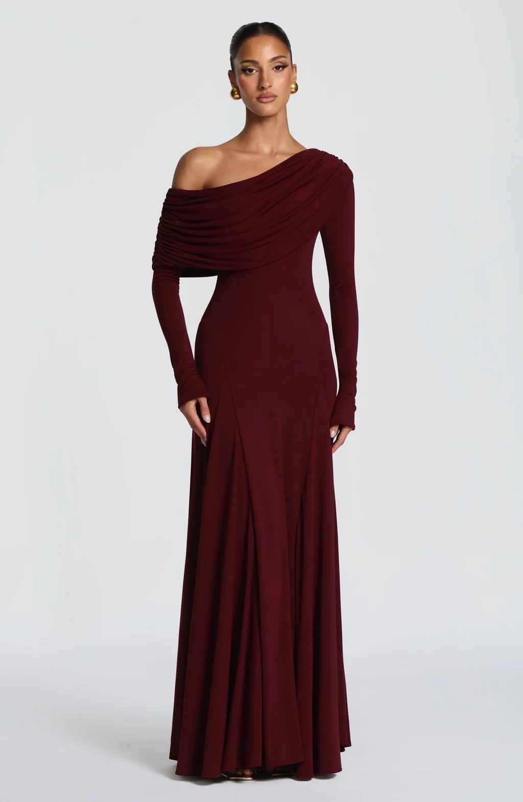 2026 mujeres europeas y estadounidenses transfronterizas hombros inclinados mangas largas cuello swing vestido plegado vestido de cintura sólida vestido delgado al por mayor image 6
